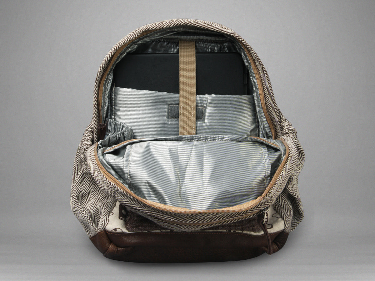 Laptop protection sleeve in a hemp backpack